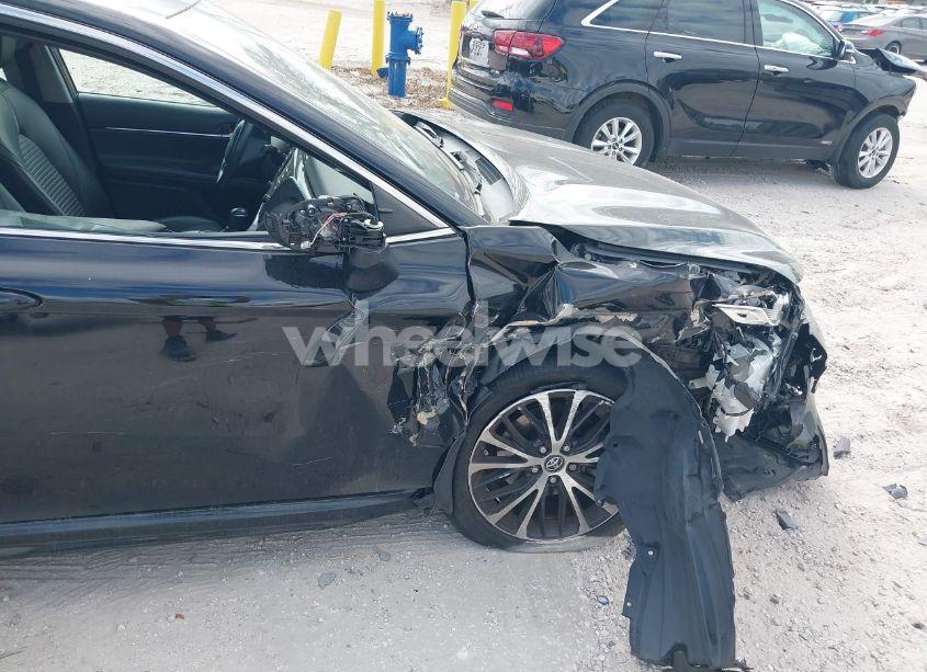 Photo 21 of 2018 Toyota Camry SE (VIN 4T1B11HK9JU525470)