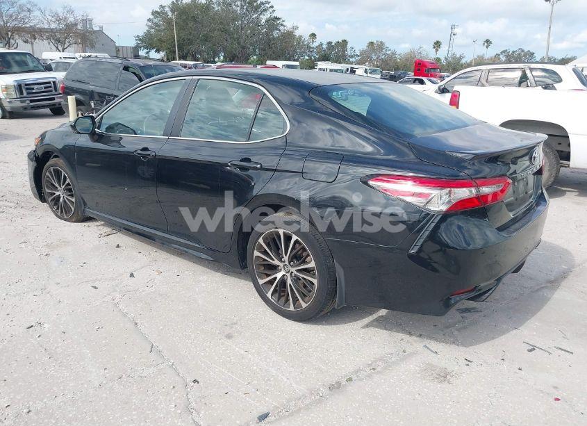 Photo 3 of 2018 Toyota Camry SE (VIN 4T1B11HK9JU525470)