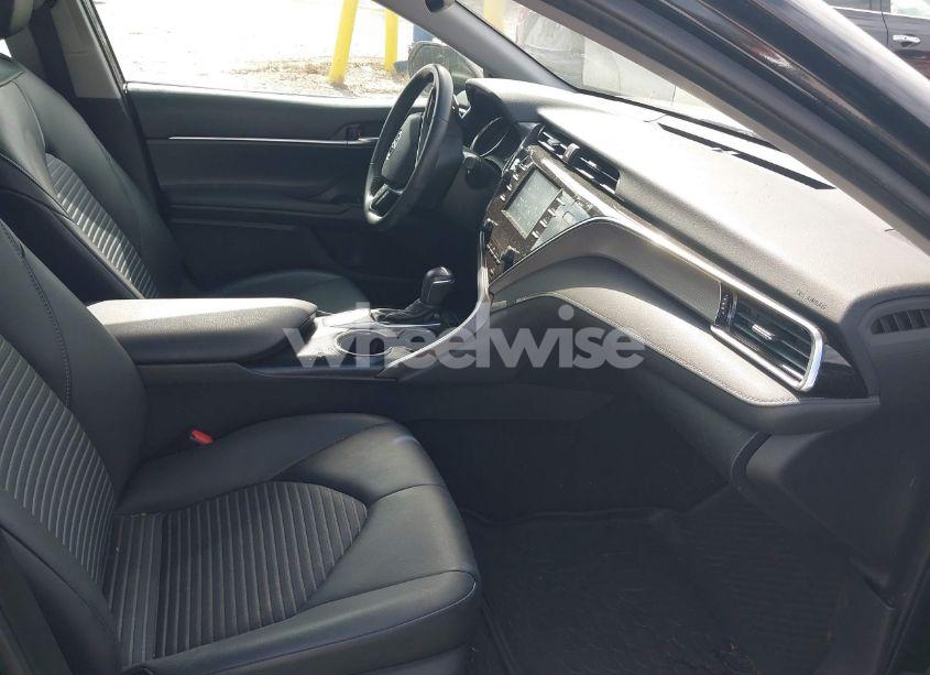 Photo 5 of 2018 Toyota Camry SE (VIN 4T1B11HK9JU525470)