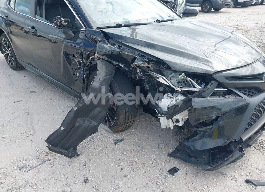 Photo 6 of 2018 Toyota Camry SE (VIN 4T1B11HK9JU525470)