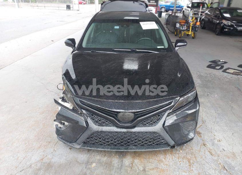 Photo 13 of 2018 Toyota Camry SE (VIN 4T1B11HK9JU537571)