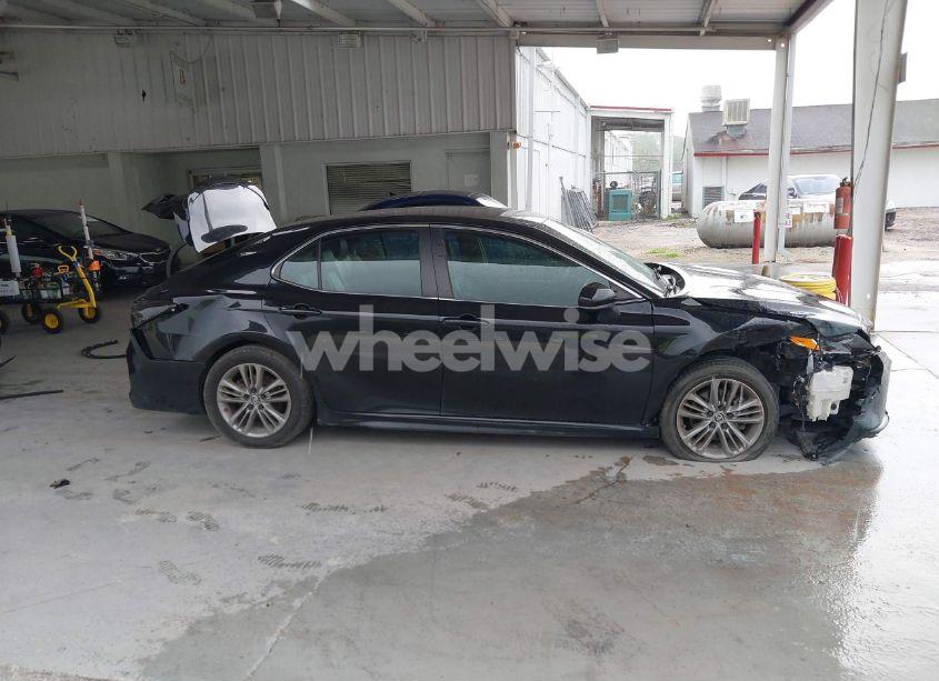 Photo 14 of 2018 Toyota Camry SE (VIN 4T1B11HK9JU537571)