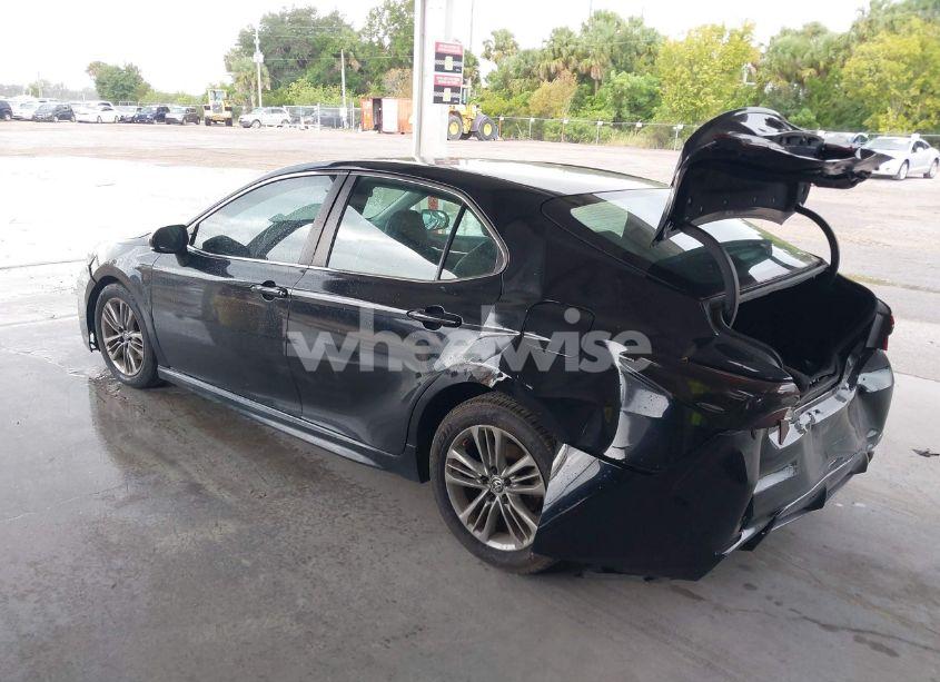 Photo 3 of 2018 Toyota Camry SE (VIN 4T1B11HK9JU537571)