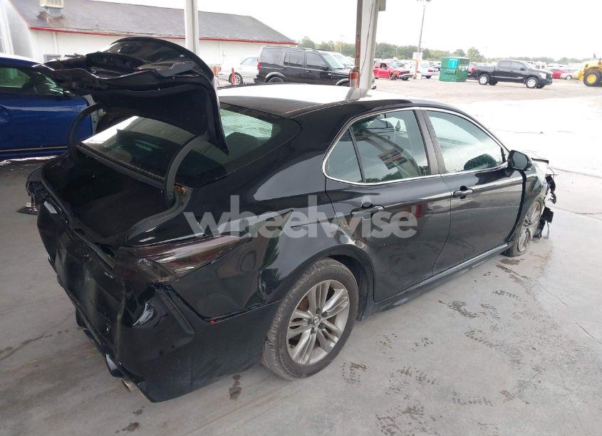 Photo 4 of 2018 Toyota Camry SE (VIN 4T1B11HK9JU537571)