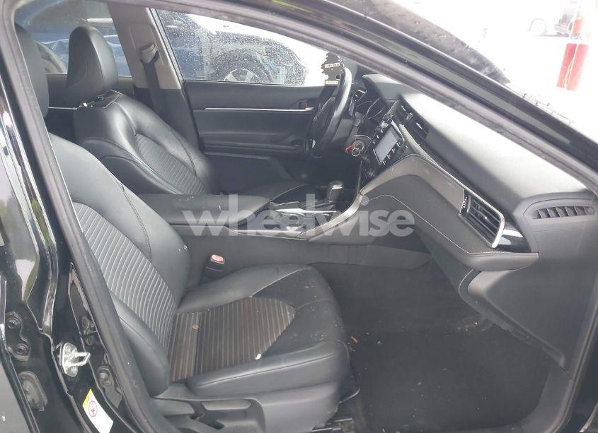 Photo 5 of 2018 Toyota Camry SE (VIN 4T1B11HK9JU537571)