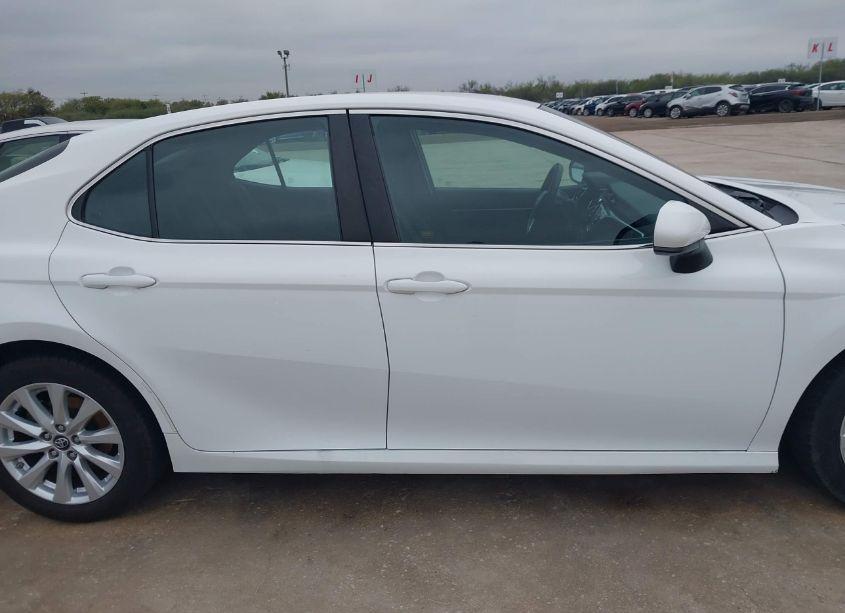 Photo 13 of 2018 Toyota Camry LE (VIN 4T1B11HK9JU544309)