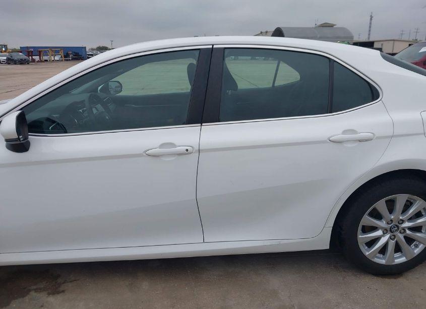 Photo 14 of 2018 Toyota Camry LE (VIN 4T1B11HK9JU544309)