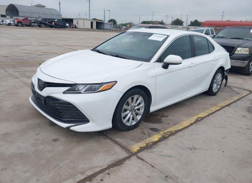 Photo 2 of 2018 Toyota Camry LE (VIN 4T1B11HK9JU544309)