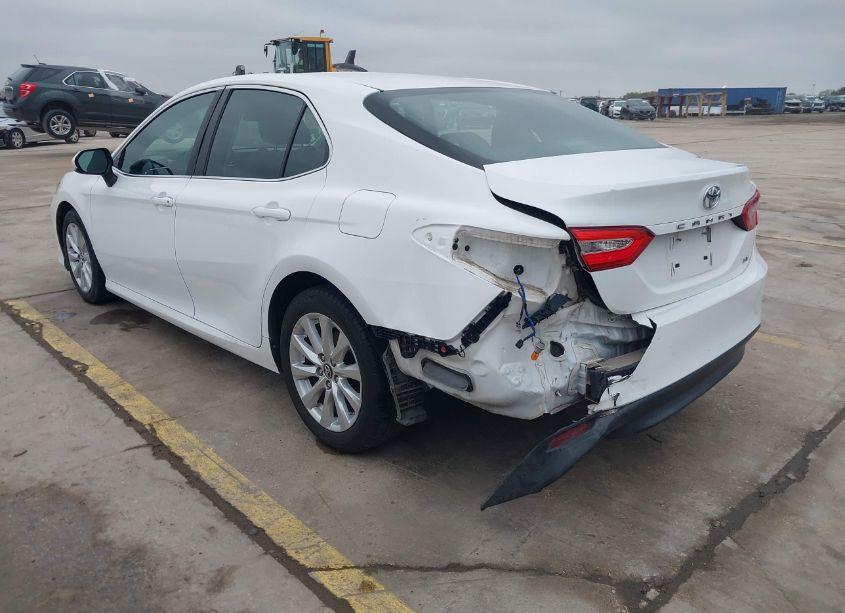 Photo 3 of 2018 Toyota Camry LE (VIN 4T1B11HK9JU544309)