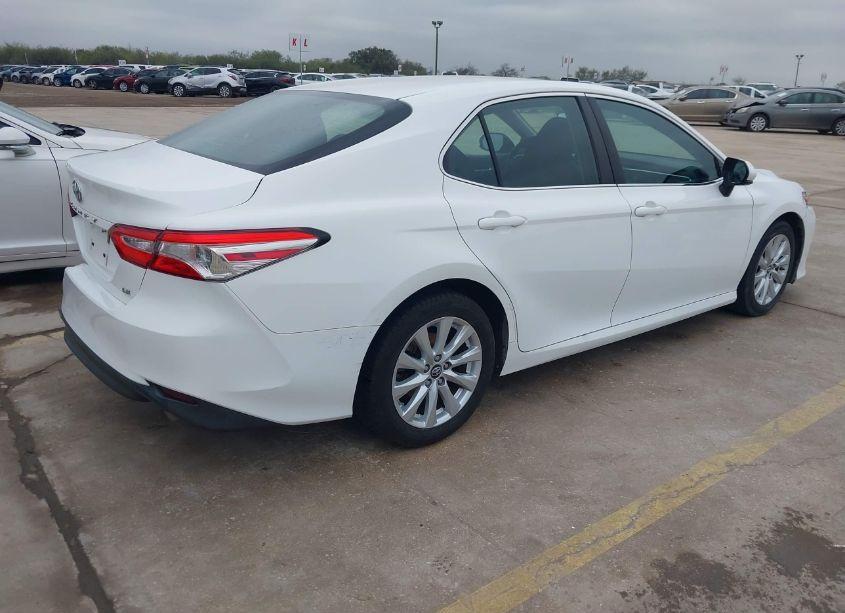 Photo 4 of 2018 Toyota Camry LE (VIN 4T1B11HK9JU544309)