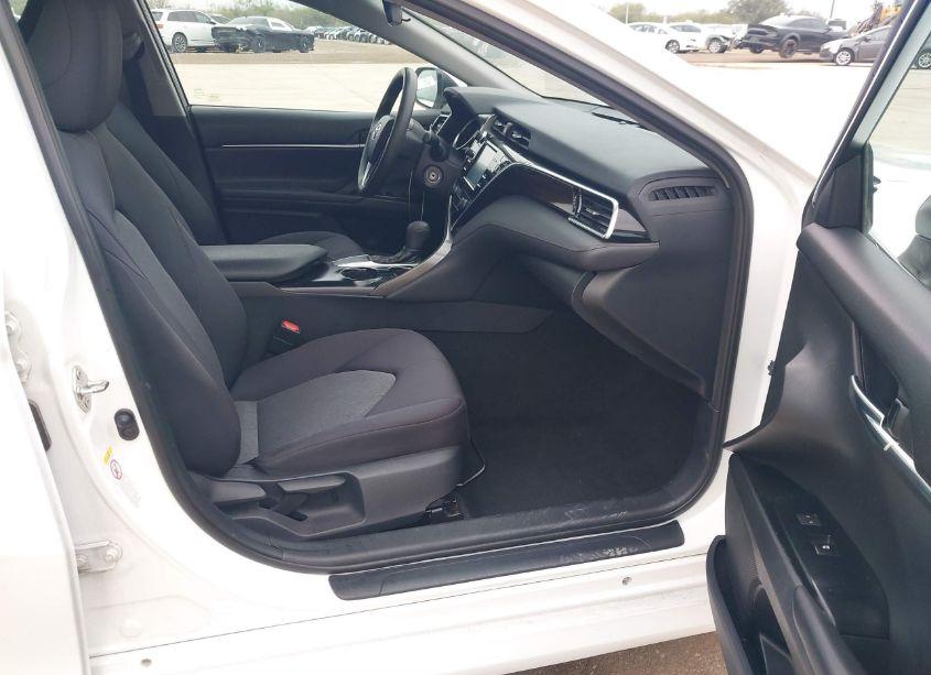 Photo 5 of 2018 Toyota Camry LE (VIN 4T1B11HK9JU544309)