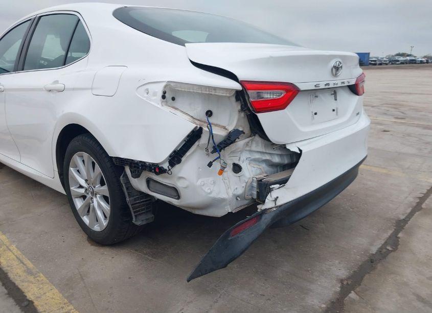 Photo 6 of 2018 Toyota Camry LE (VIN 4T1B11HK9JU544309)