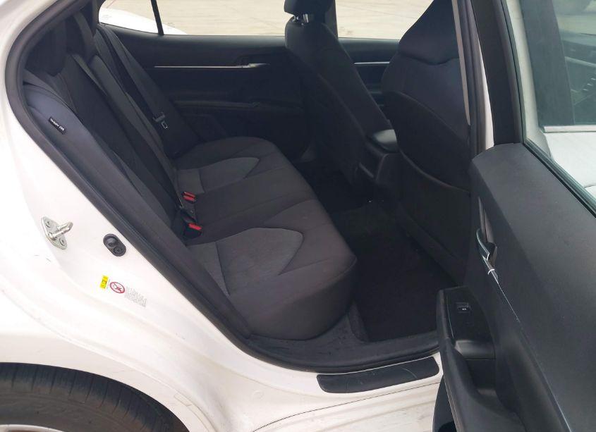 Photo 8 of 2018 Toyota Camry LE (VIN 4T1B11HK9JU544309)