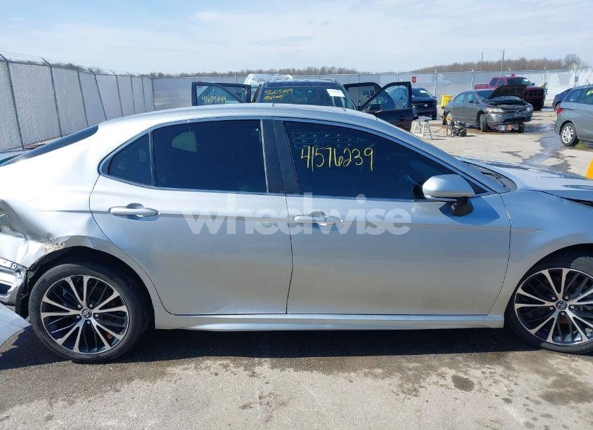 Photo 13 of 2018 Toyota Camry SE (VIN 4T1B11HK9JU553348)