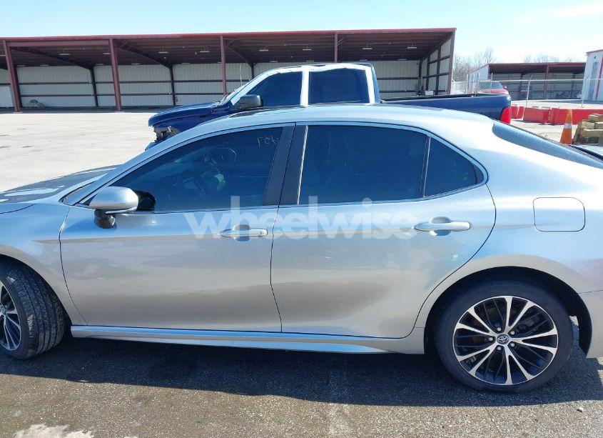 Photo 14 of 2018 Toyota Camry SE (VIN 4T1B11HK9JU553348)