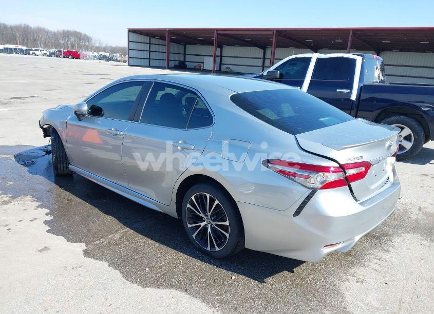 Photo 3 of 2018 Toyota Camry SE (VIN 4T1B11HK9JU553348)