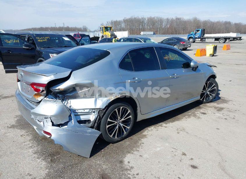 Photo 4 of 2018 Toyota Camry SE (VIN 4T1B11HK9JU553348)