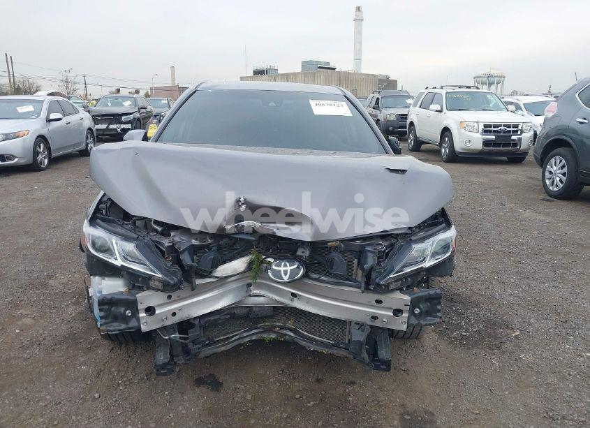 Photo 12 of 2018 Toyota Camry SE (VIN 4T1B11HK9JU564480)