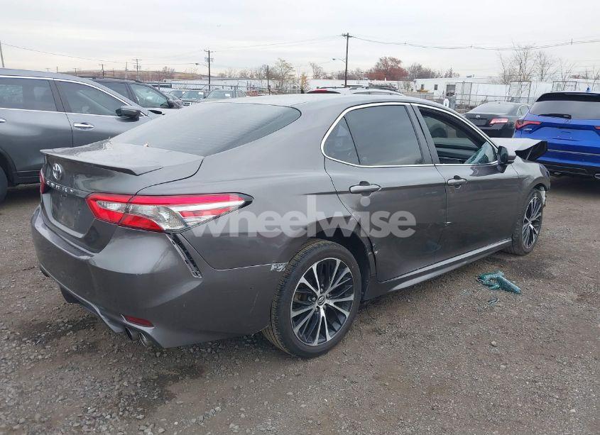 Photo 4 of 2018 Toyota Camry SE (VIN 4T1B11HK9JU564480)