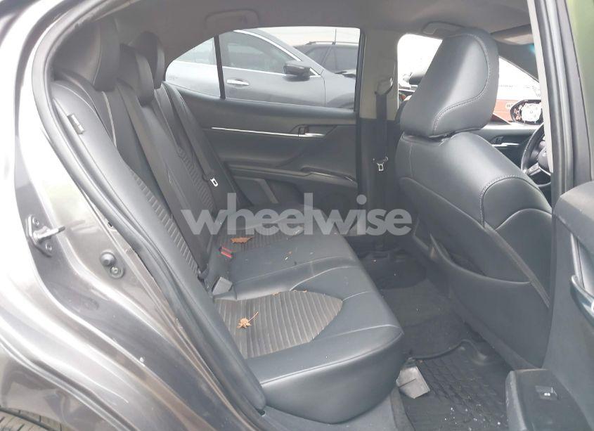 Photo 8 of 2018 Toyota Camry SE (VIN 4T1B11HK9JU564480)