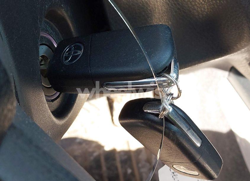 Photo 11 of 2018 Toyota Camry LE (VIN 4T1B11HK9JU576063)