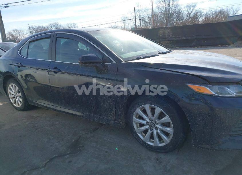 Photo 13 of 2018 Toyota Camry LE (VIN 4T1B11HK9JU576063)