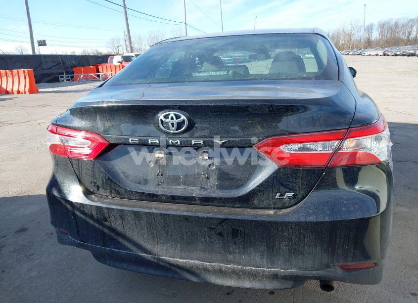 Photo 16 of 2018 Toyota Camry LE (VIN 4T1B11HK9JU576063)
