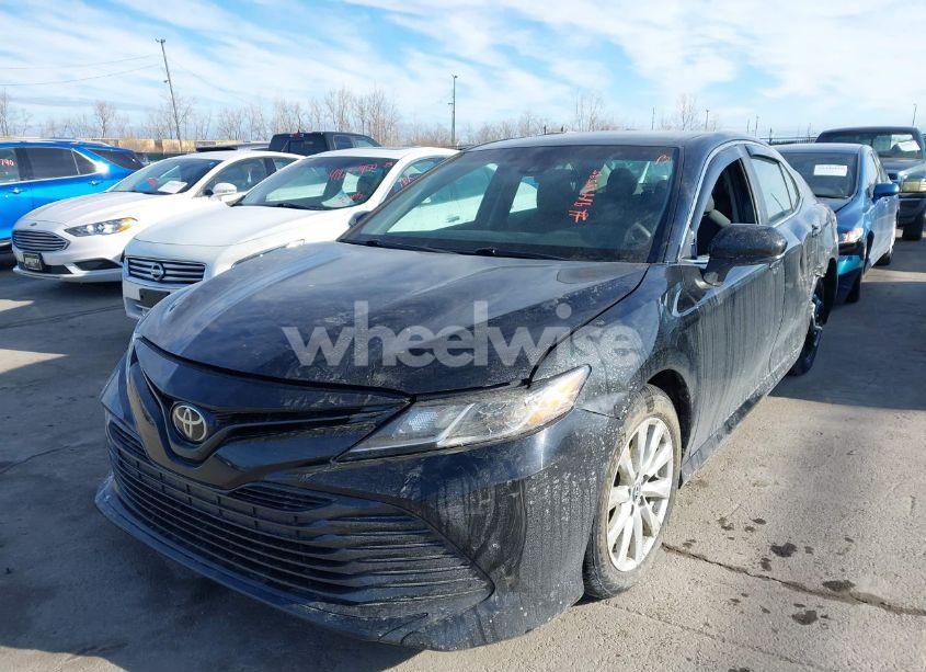 Photo 2 of 2018 Toyota Camry LE (VIN 4T1B11HK9JU576063)