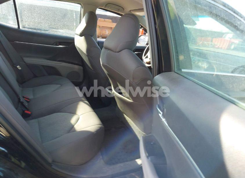 Photo 8 of 2018 Toyota Camry LE (VIN 4T1B11HK9JU576063)