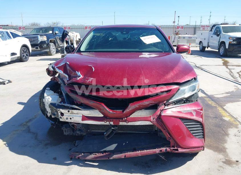 Photo 13 of 2018 Toyota Camry SE (VIN 4T1B11HK9JU583160)