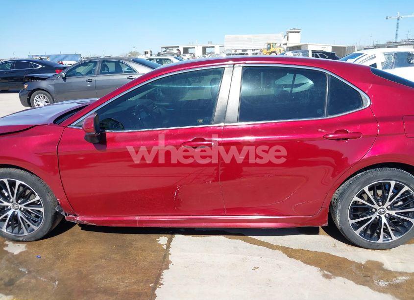 Photo 15 of 2018 Toyota Camry SE (VIN 4T1B11HK9JU583160)