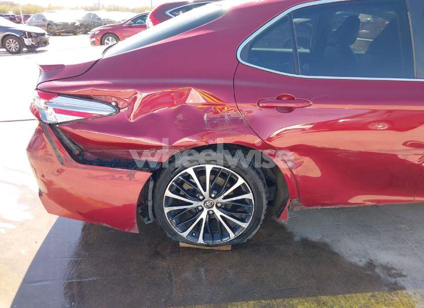 Photo 18 of 2018 Toyota Camry SE (VIN 4T1B11HK9JU583160)