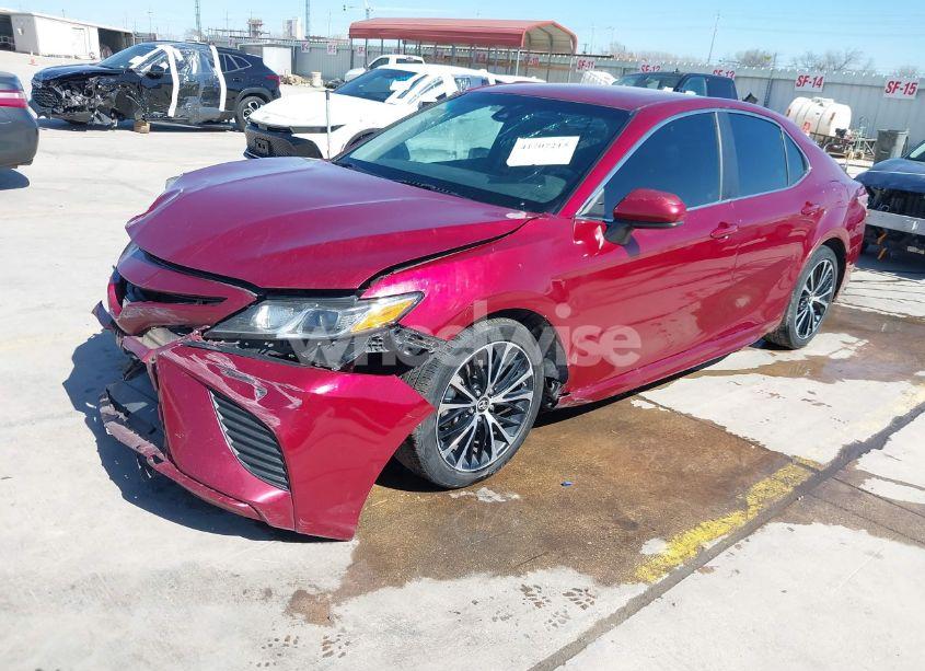 Photo 2 of 2018 Toyota Camry SE (VIN 4T1B11HK9JU583160)