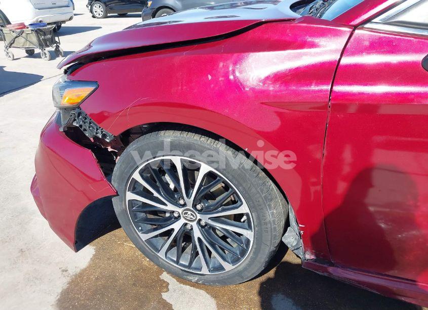 Photo 20 of 2018 Toyota Camry SE (VIN 4T1B11HK9JU583160)