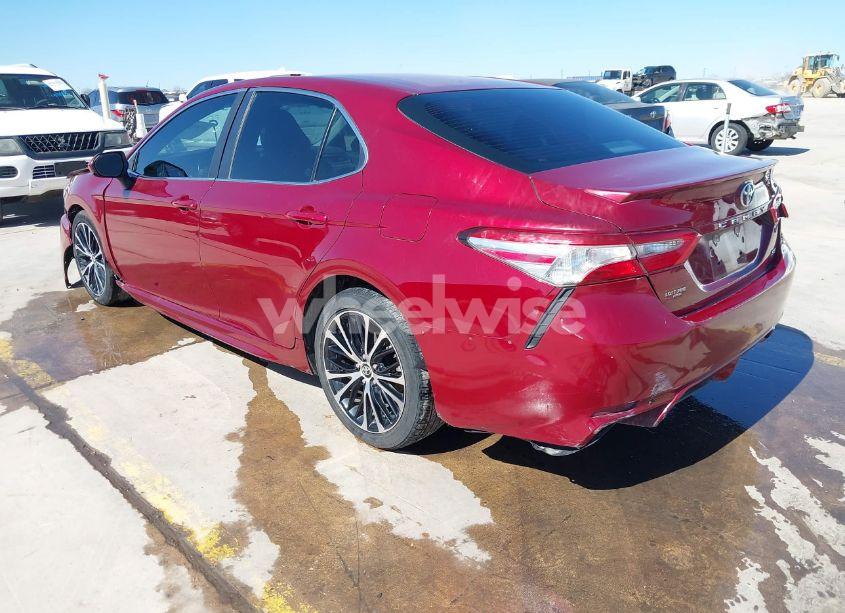 Photo 3 of 2018 Toyota Camry SE (VIN 4T1B11HK9JU583160)