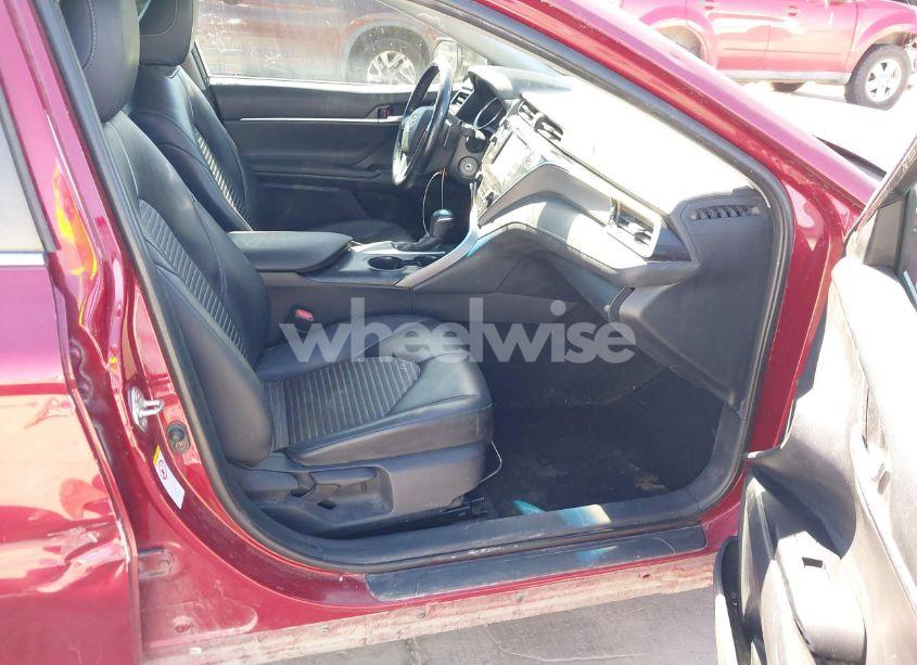 Photo 5 of 2018 Toyota Camry SE (VIN 4T1B11HK9JU583160)