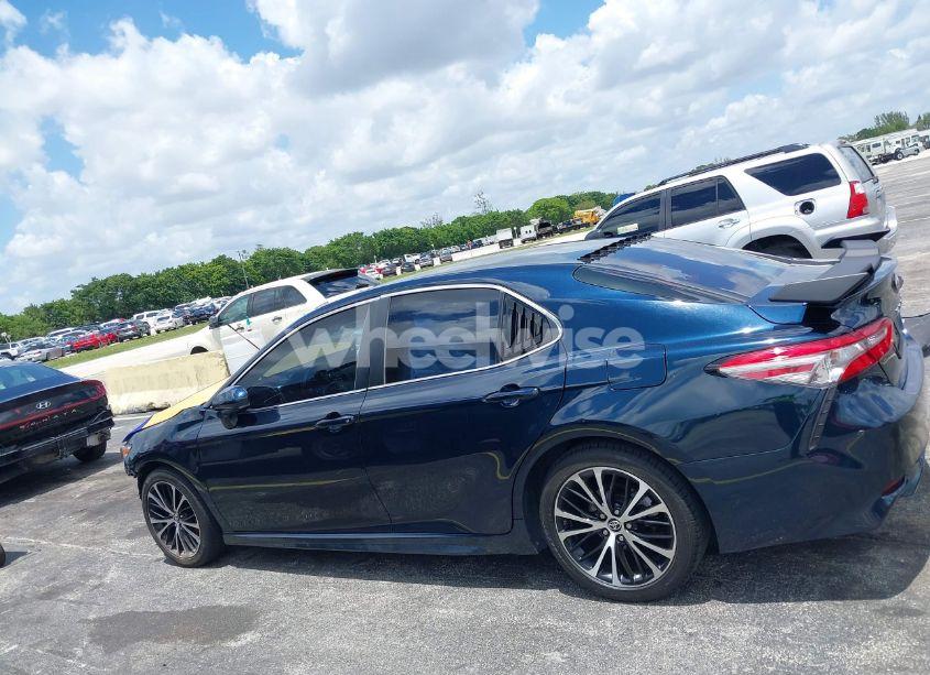 Photo 14 of 2018 Toyota Camry SE (VIN 4T1B11HK9JU589749)