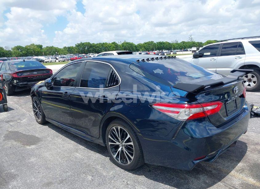Photo 3 of 2018 Toyota Camry SE (VIN 4T1B11HK9JU589749)