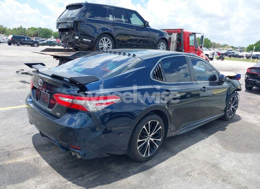 Photo 4 of 2018 Toyota Camry SE (VIN 4T1B11HK9JU589749)