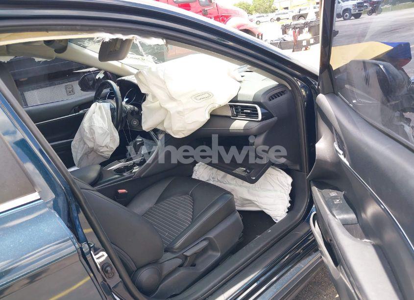 Photo 5 of 2018 Toyota Camry SE (VIN 4T1B11HK9JU589749)