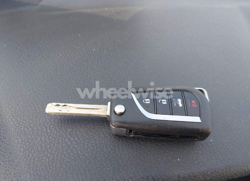 Photo 11 of 2018 Toyota Camry SE (VIN 4T1B11HK9JU591372)