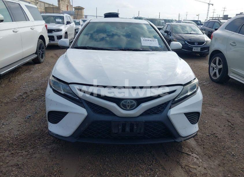 Photo 12 of 2018 Toyota Camry SE (VIN 4T1B11HK9JU591372)