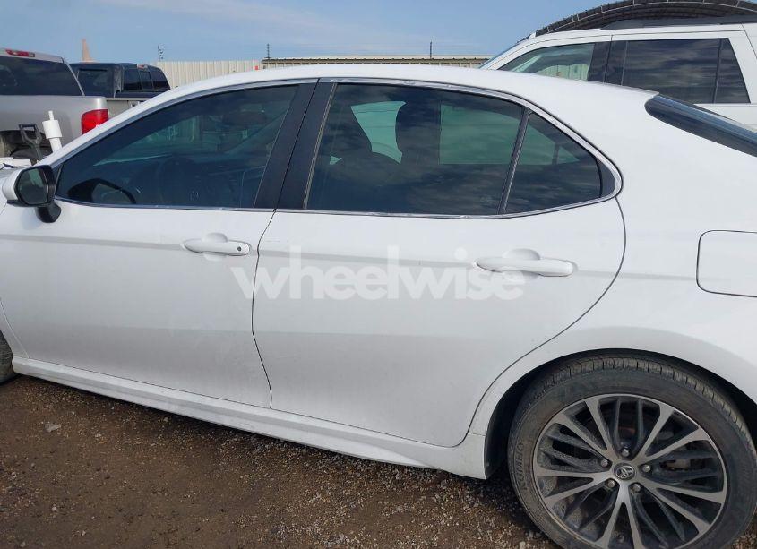 Photo 14 of 2018 Toyota Camry SE (VIN 4T1B11HK9JU591372)