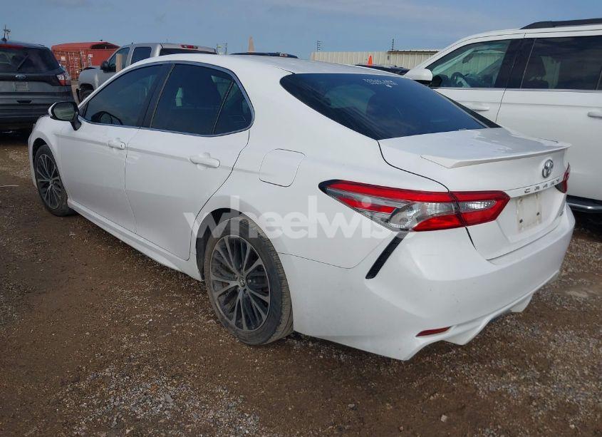 Photo 3 of 2018 Toyota Camry SE (VIN 4T1B11HK9JU591372)