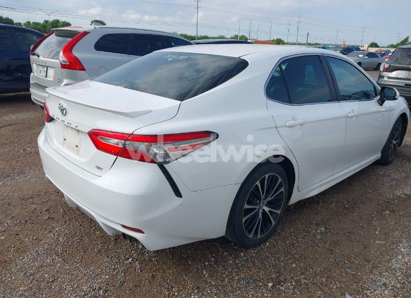 Photo 4 of 2018 Toyota Camry SE (VIN 4T1B11HK9JU591372)