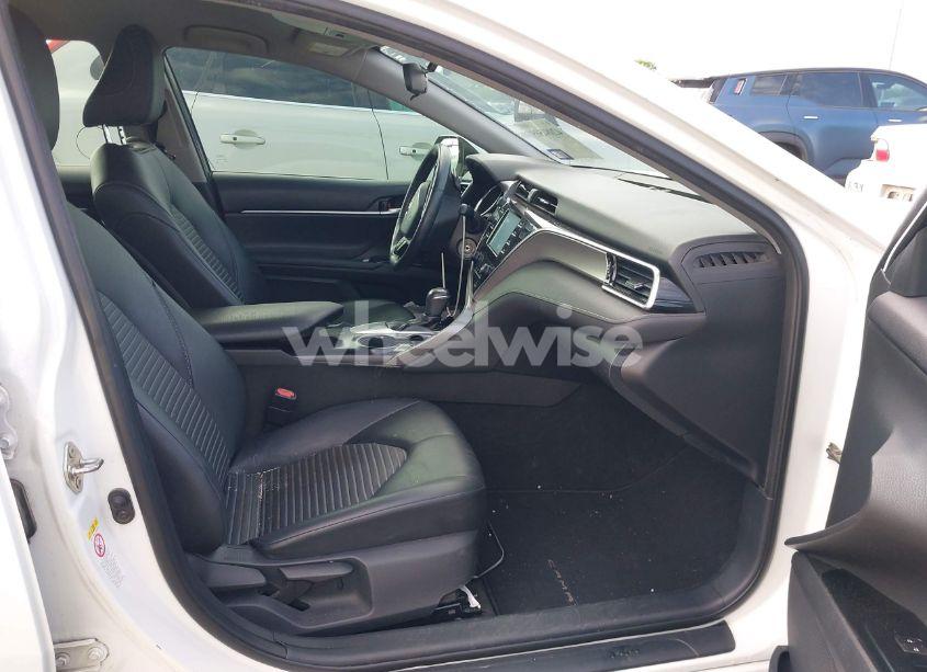 Photo 5 of 2018 Toyota Camry SE (VIN 4T1B11HK9JU591372)