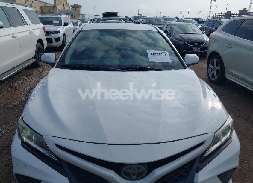 Photo 6 of 2018 Toyota Camry SE (VIN 4T1B11HK9JU591372)