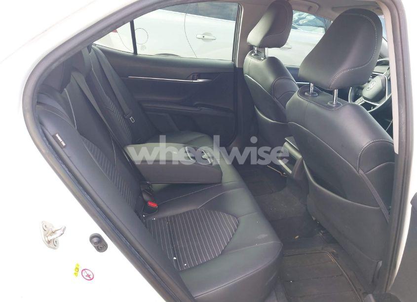 Photo 8 of 2018 Toyota Camry SE (VIN 4T1B11HK9JU591372)