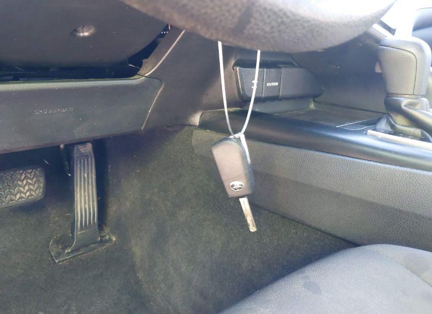 Photo 11 of 2018 Toyota Camry LE (VIN 4T1B11HK9JU599259)