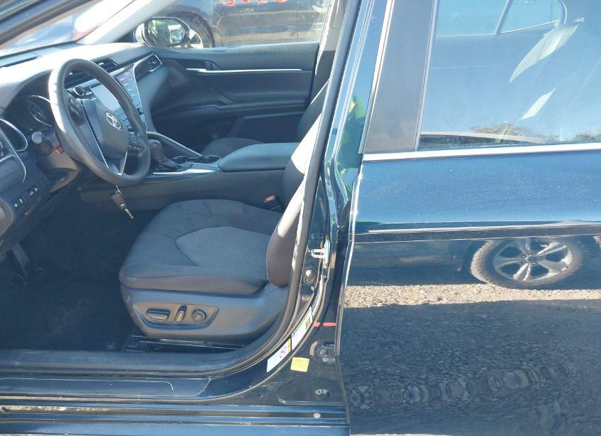 Photo 12 of 2018 Toyota Camry LE (VIN 4T1B11HK9JU599259)